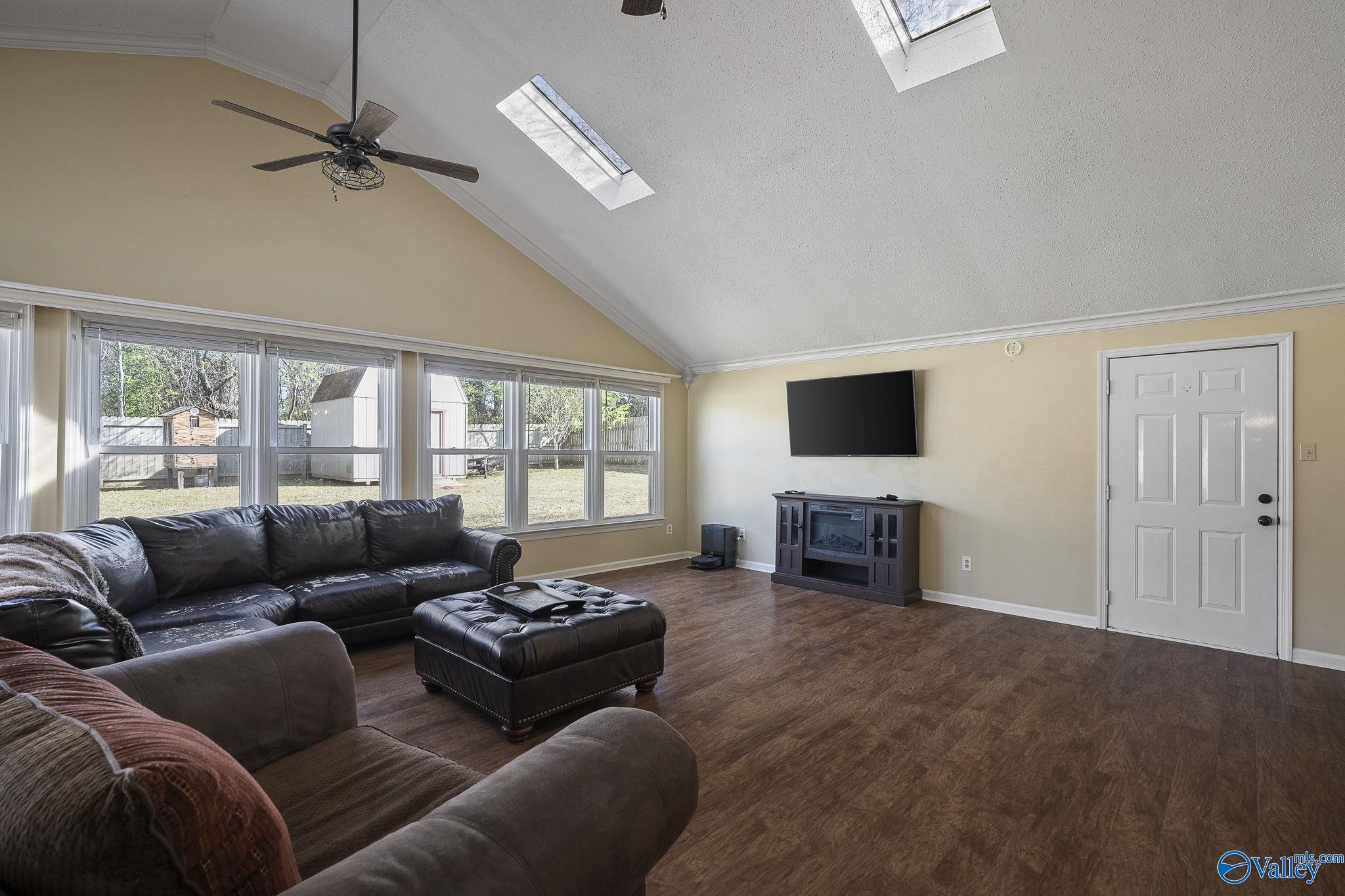 110 Leathertree Lane