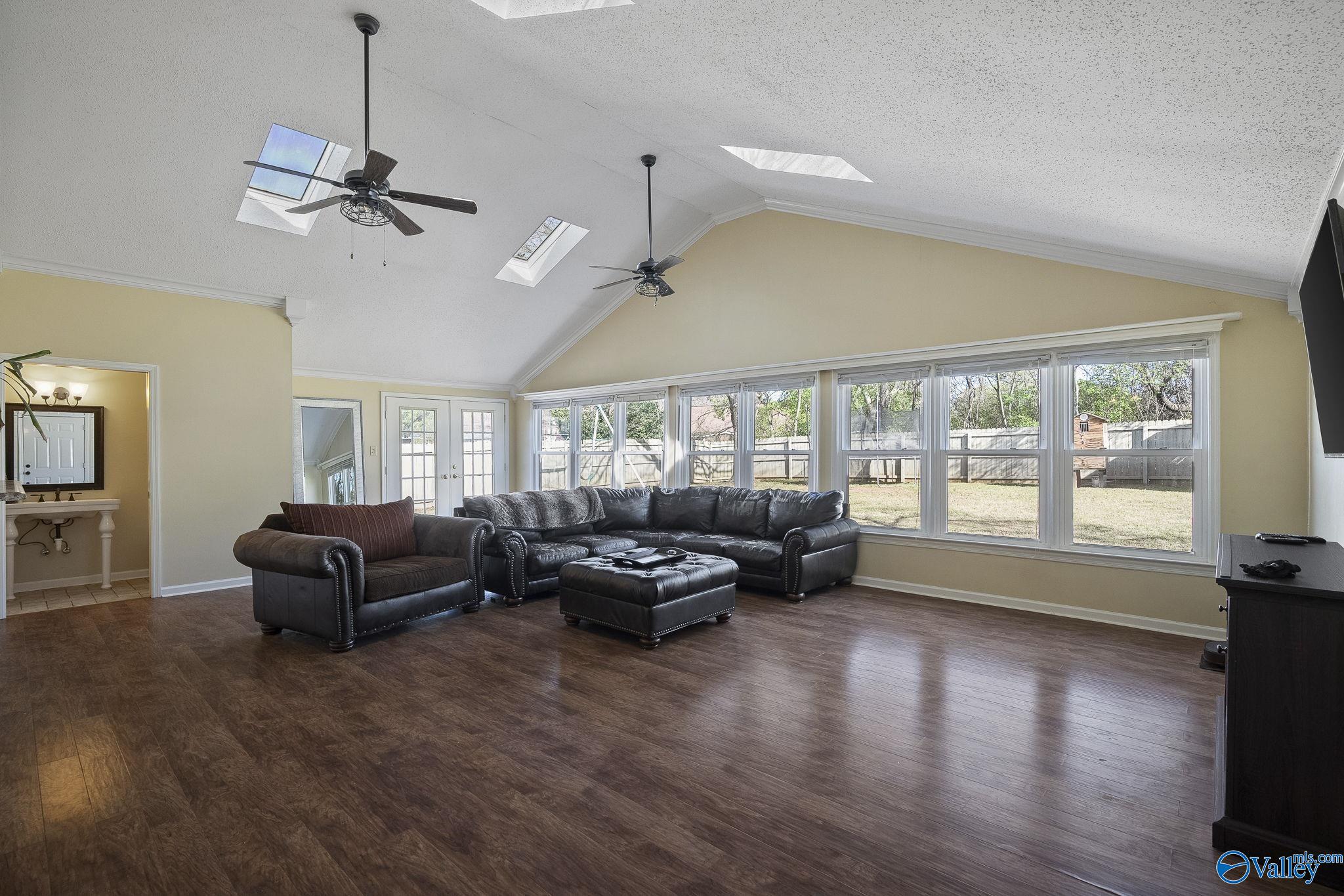 110 Leathertree Lane