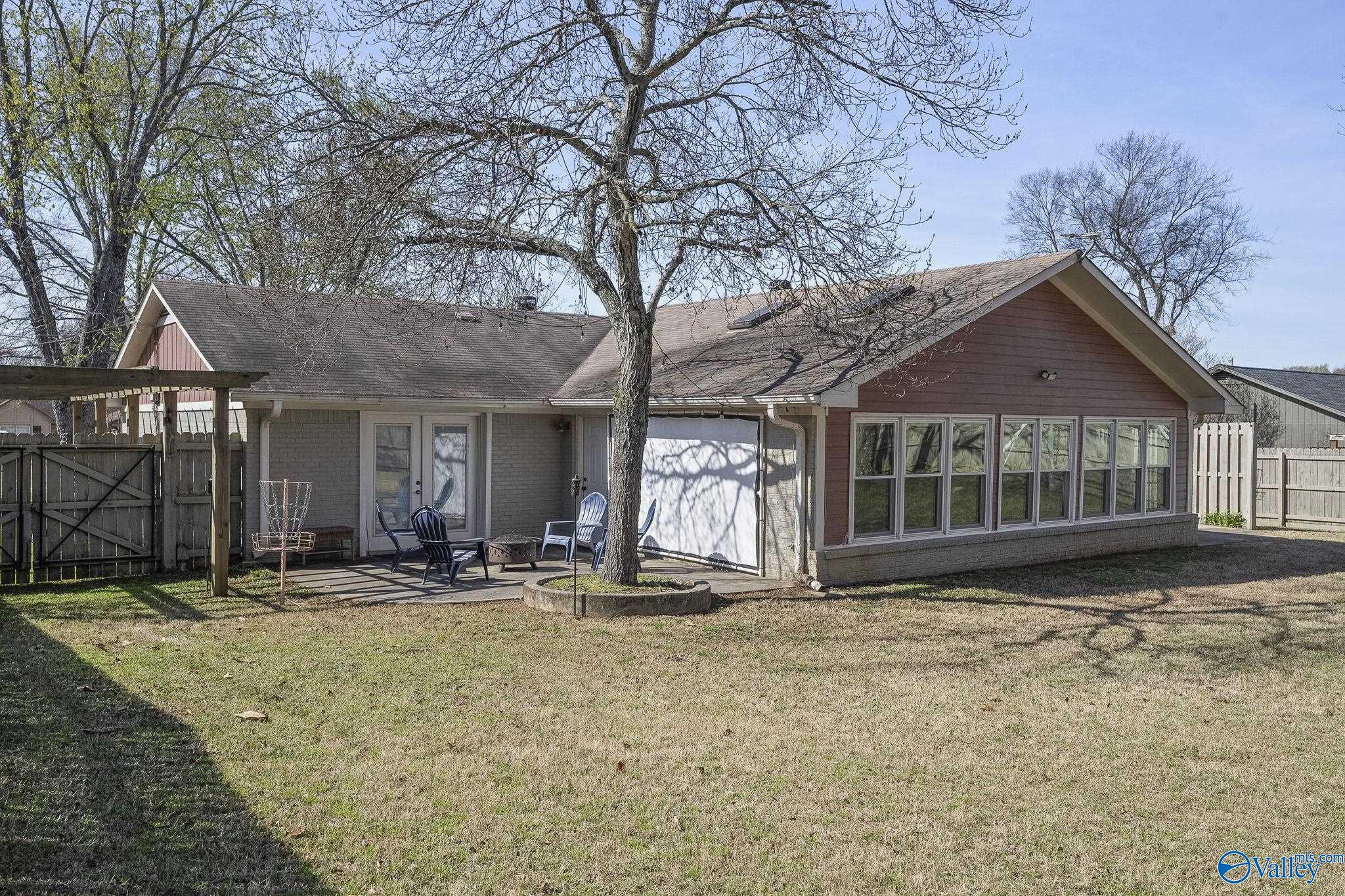 110 Leathertree Lane