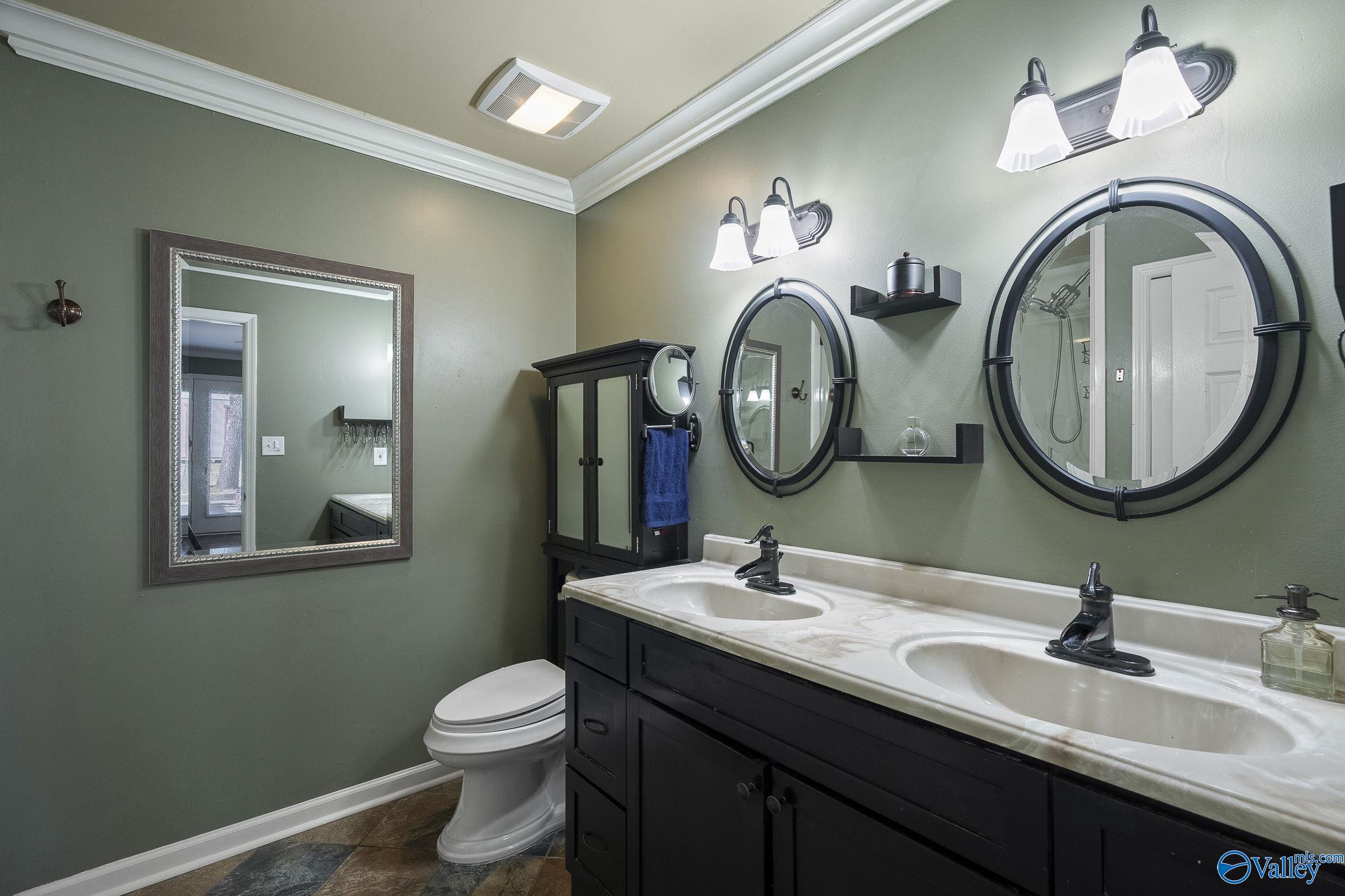 110 Leathertree Lane