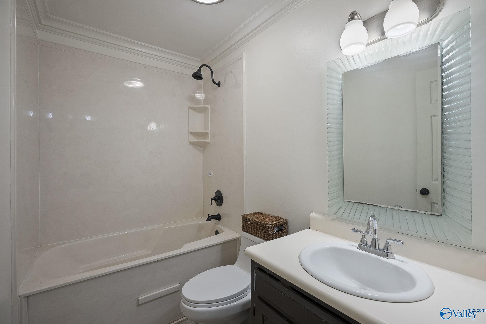 110 Leathertree Lane