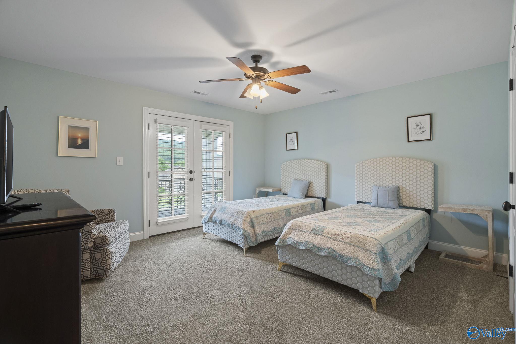 11 SE Braewick Place