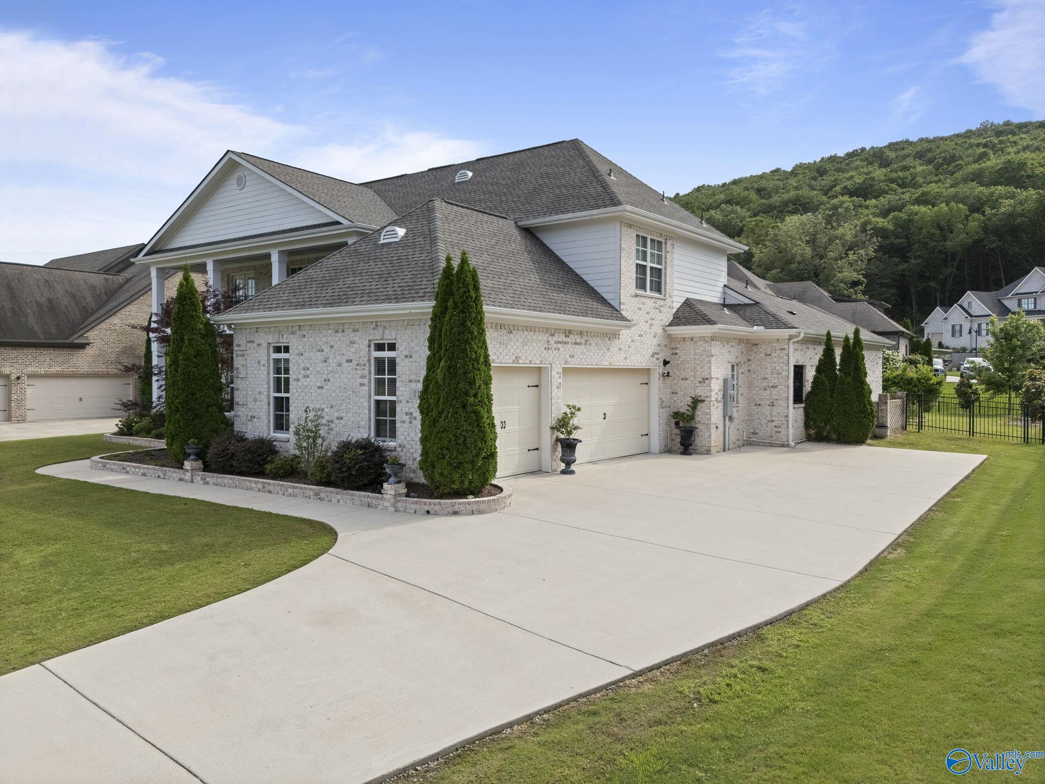 11 SE Braewick Place