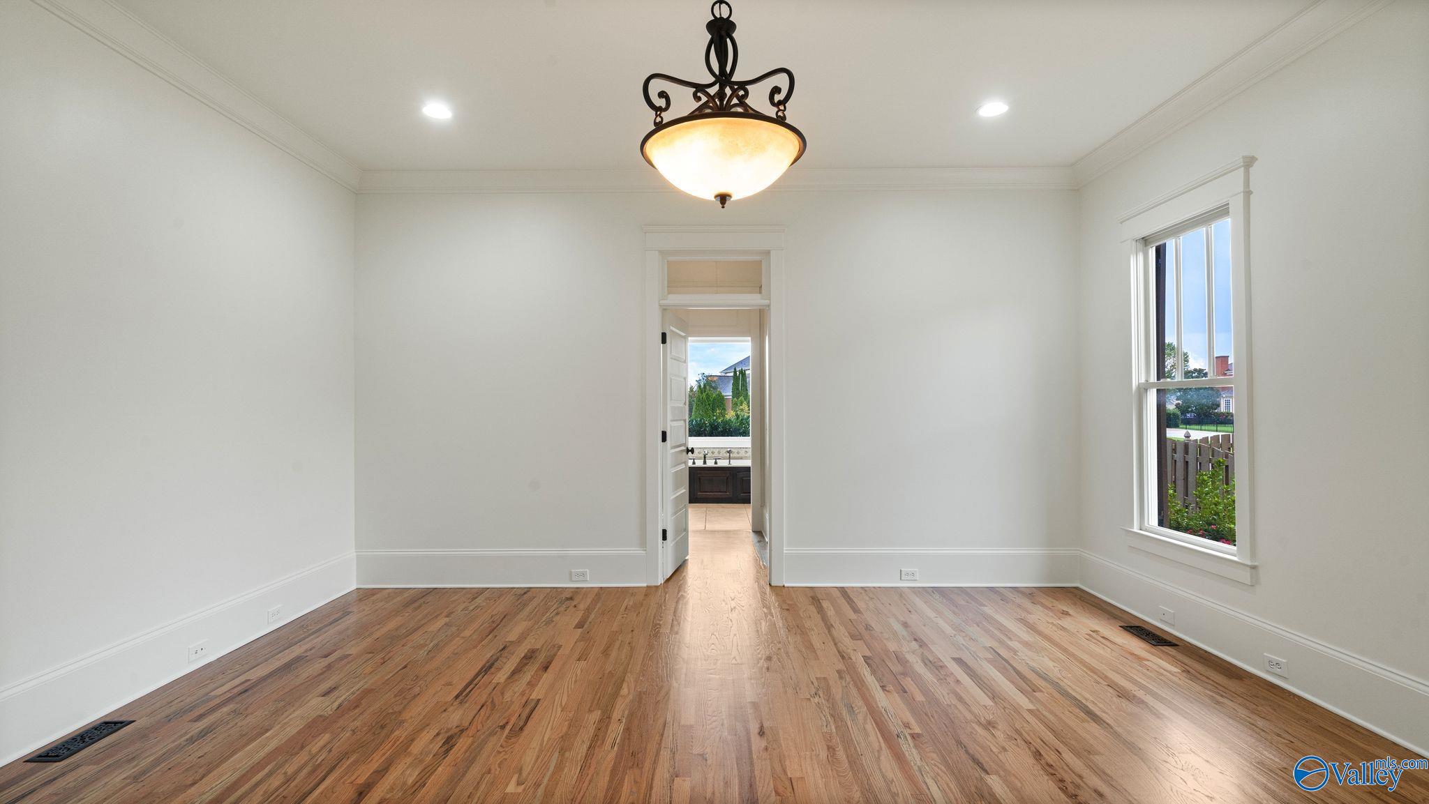 31 Lake Forest Blvd SW