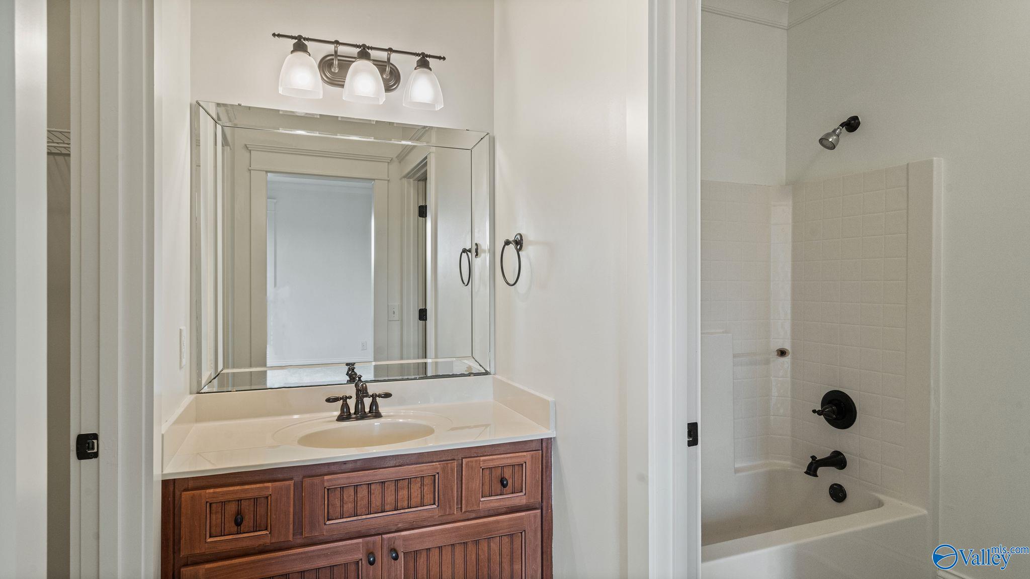 31 Lake Forest Blvd SW