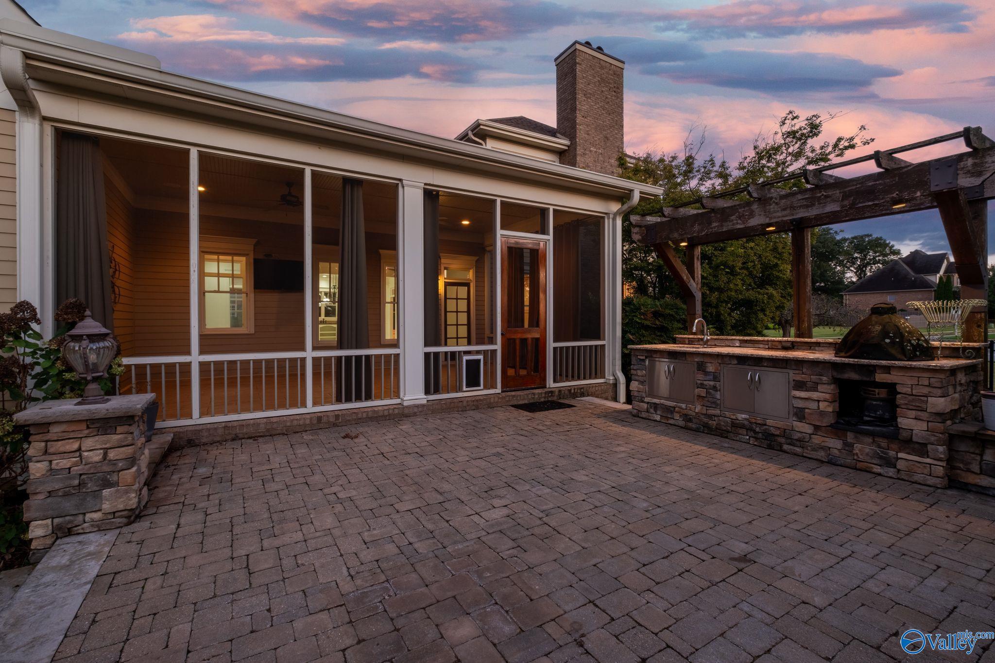 31 Lake Forest Blvd SW