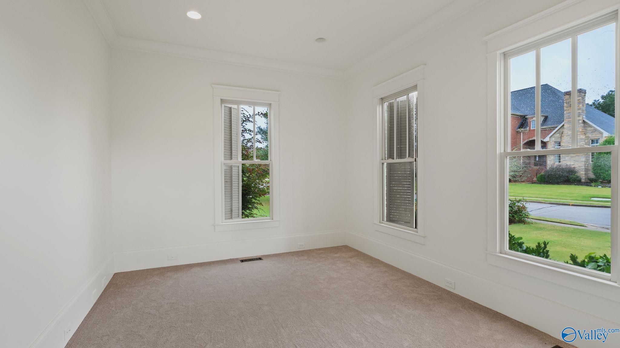 31 Lake Forest Blvd SW