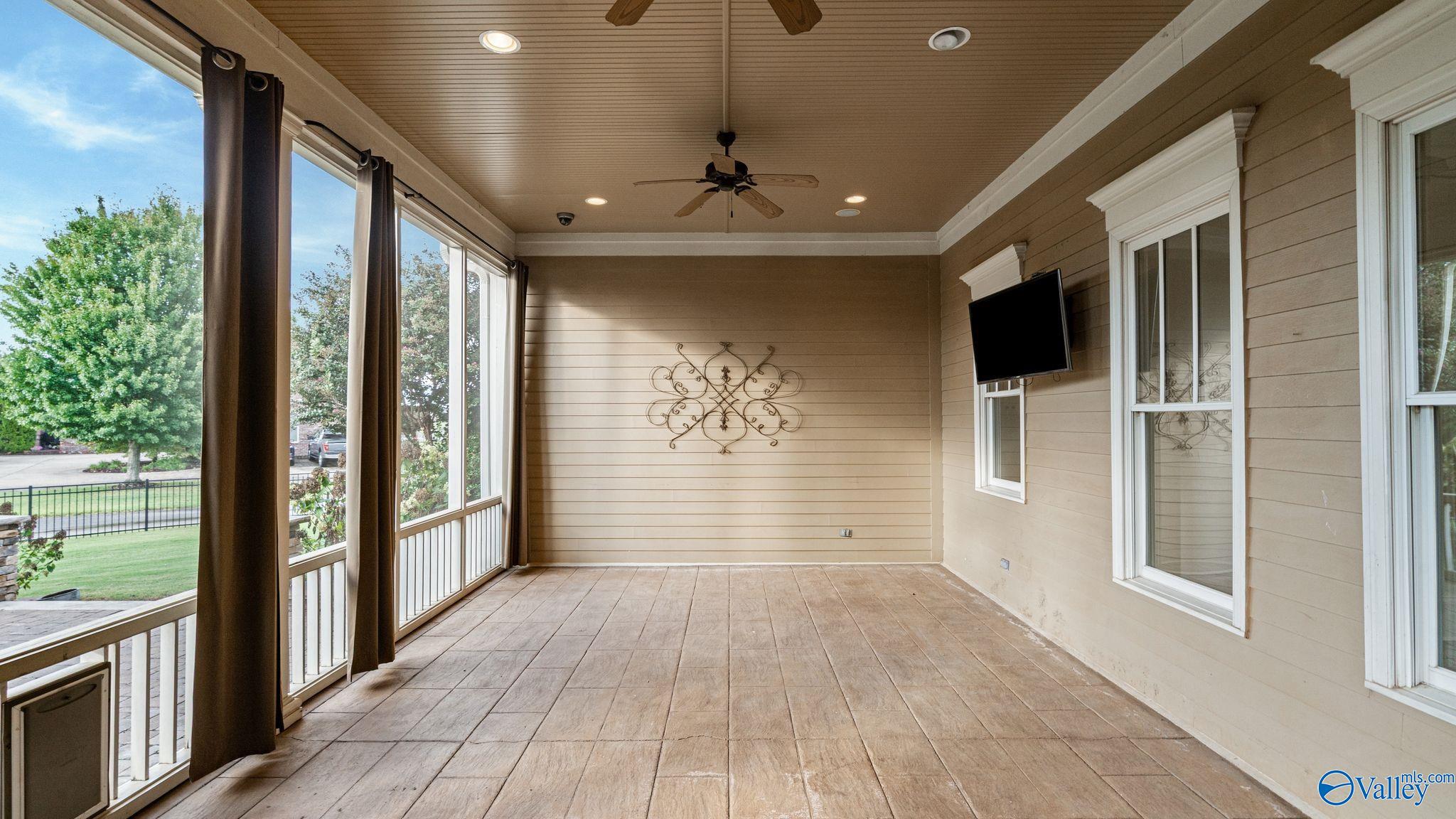 31 Lake Forest Blvd SW