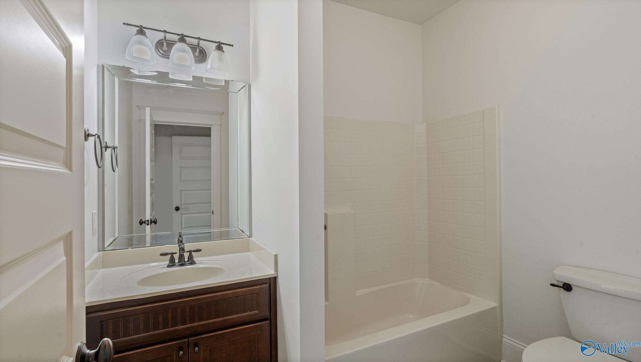 31 Lake Forest Blvd SW