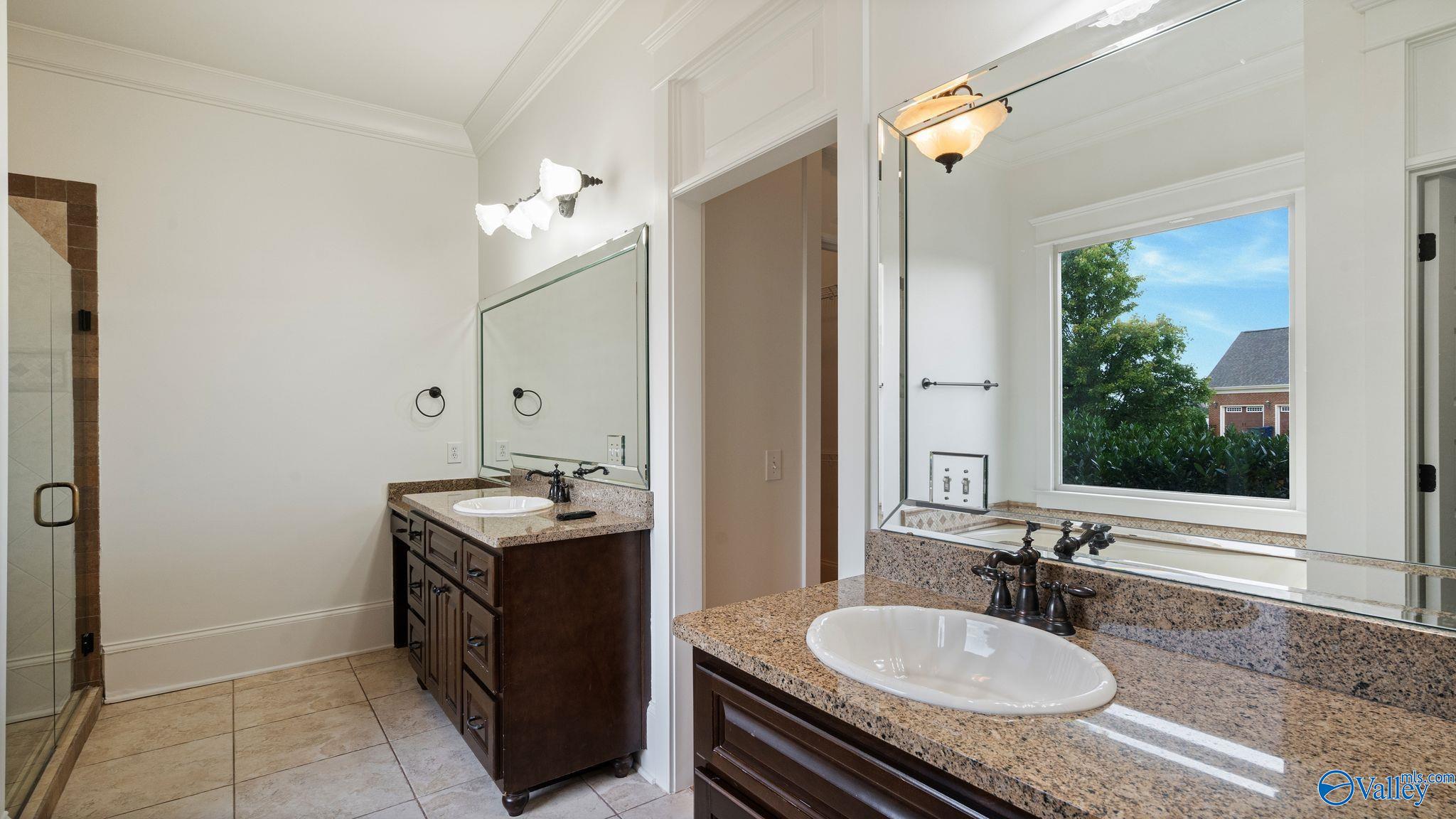 31 Lake Forest Blvd SW