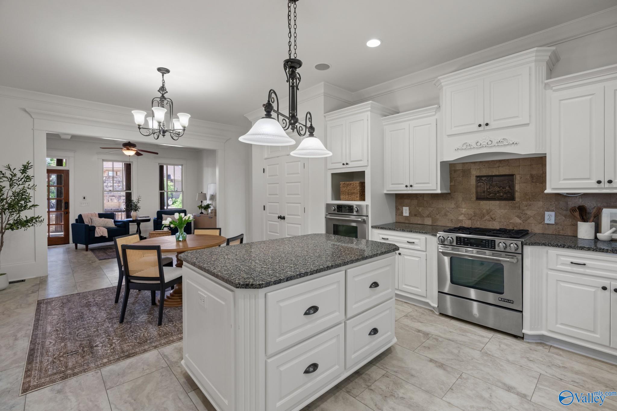 31 Lake Forest Blvd SW