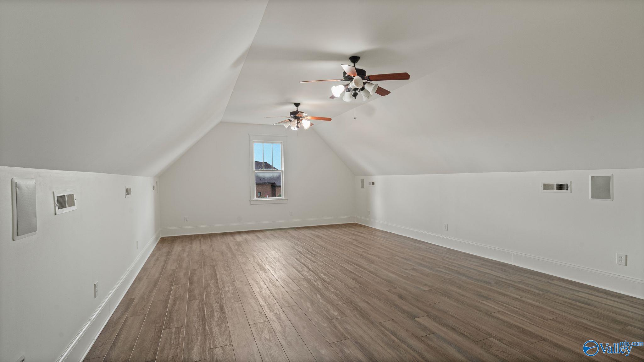31 Lake Forest Blvd SW