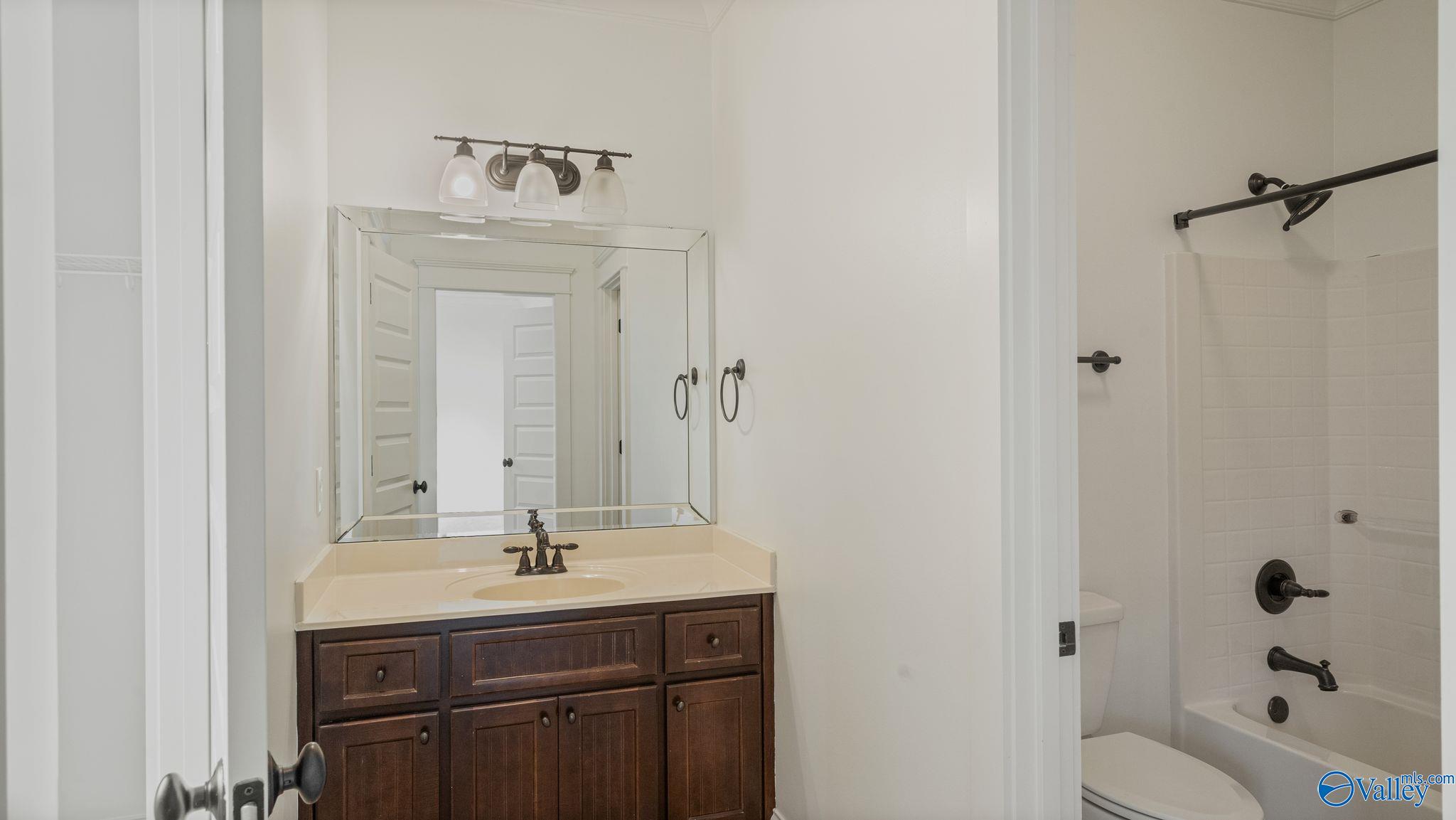 31 Lake Forest Blvd SW