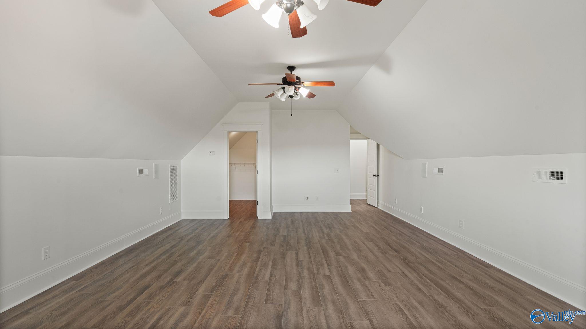 31 Lake Forest Blvd SW