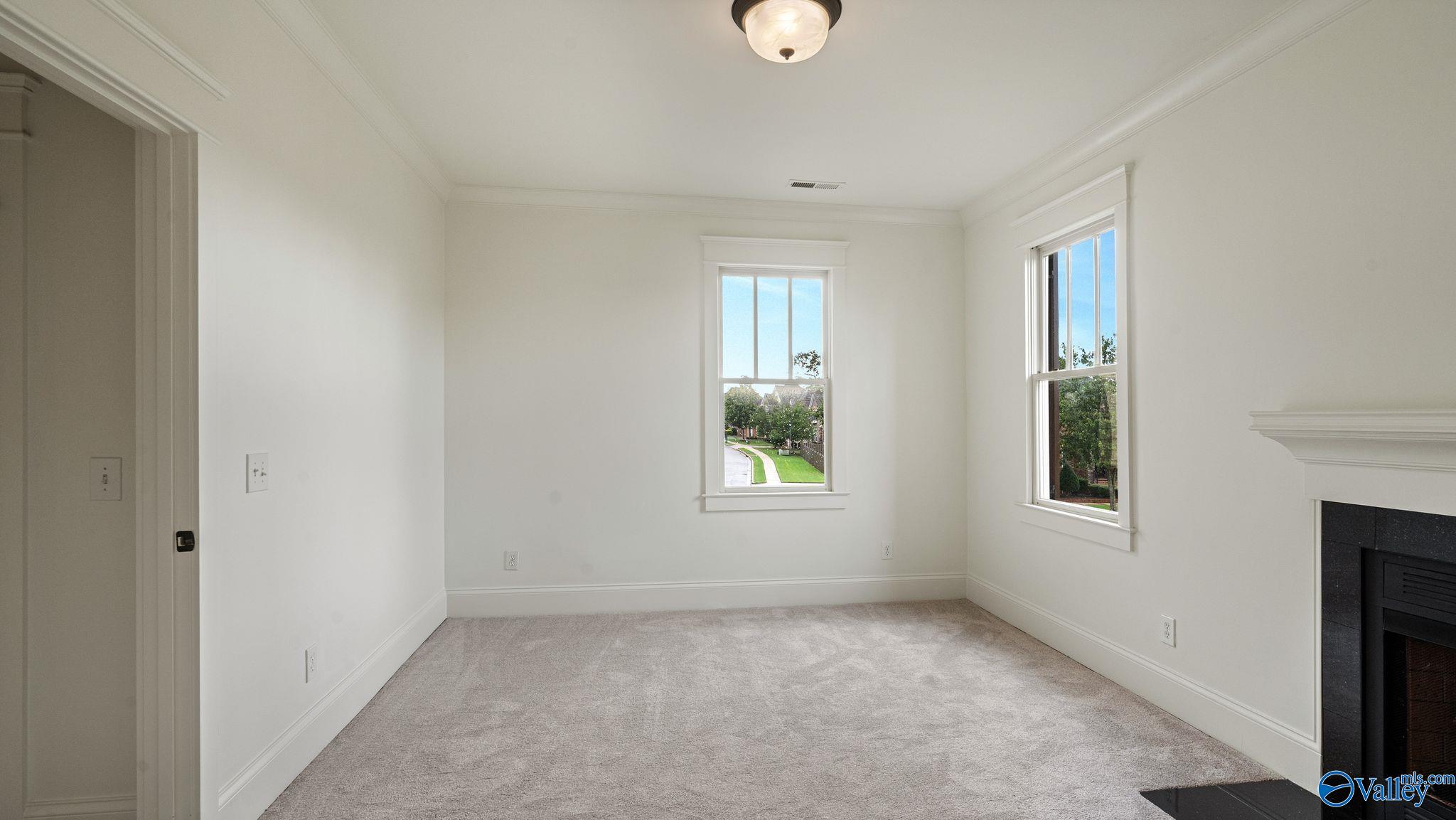 31 Lake Forest Blvd SW