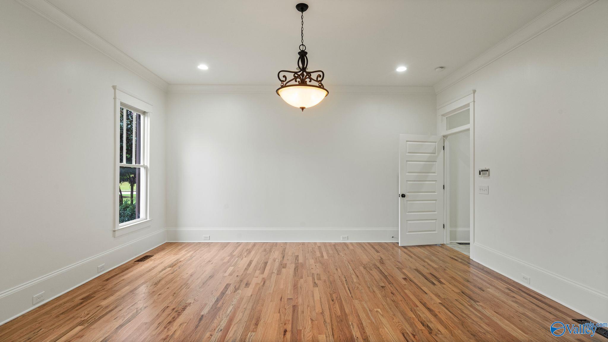 31 Lake Forest Blvd SW