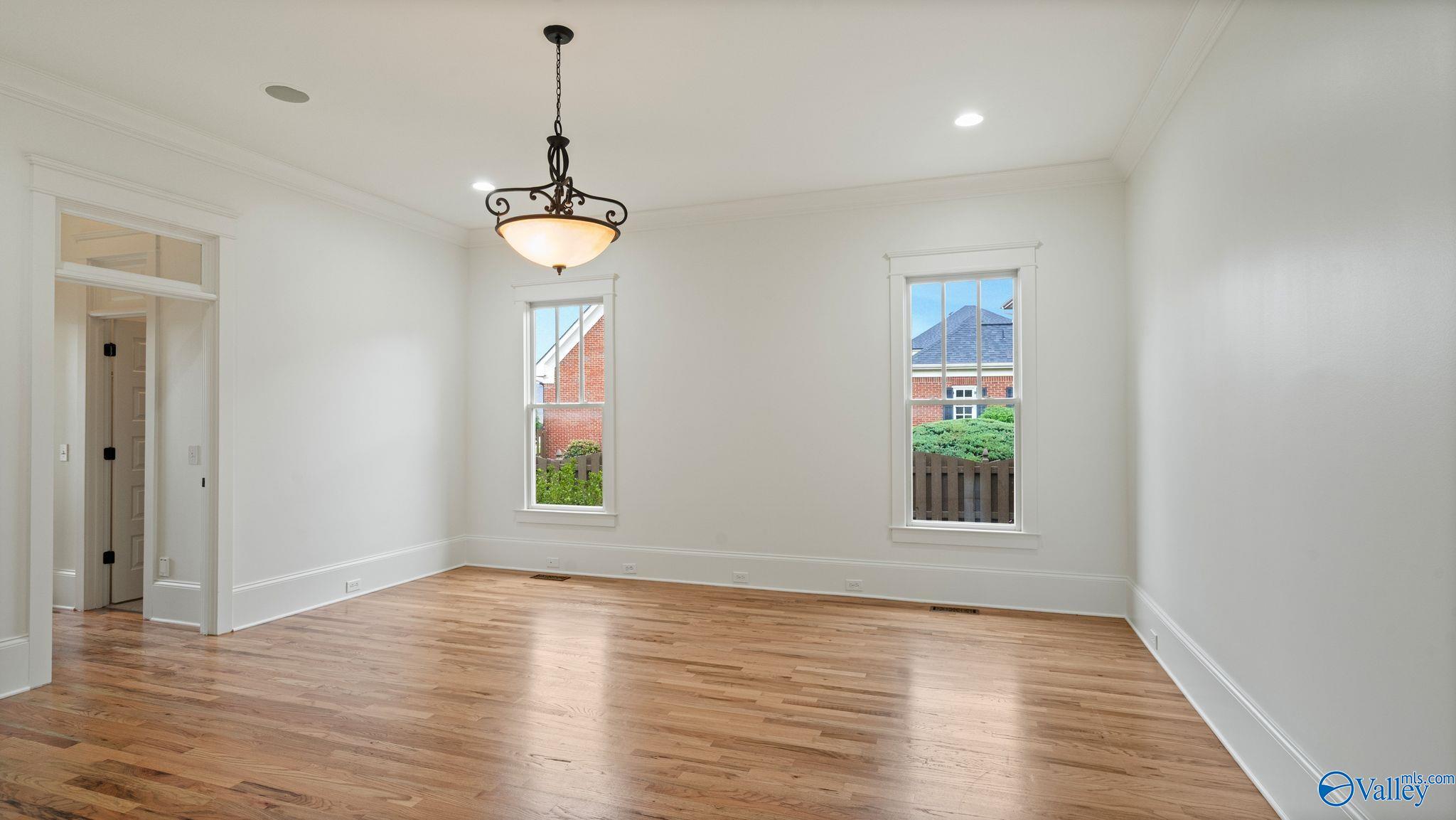 31 Lake Forest Blvd SW