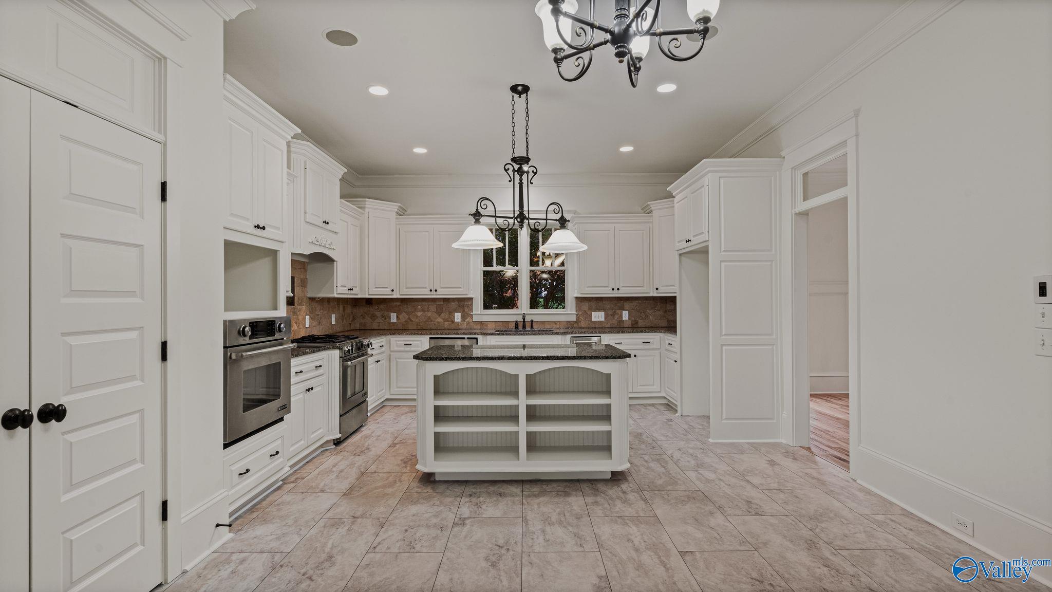 31 Lake Forest Blvd SW