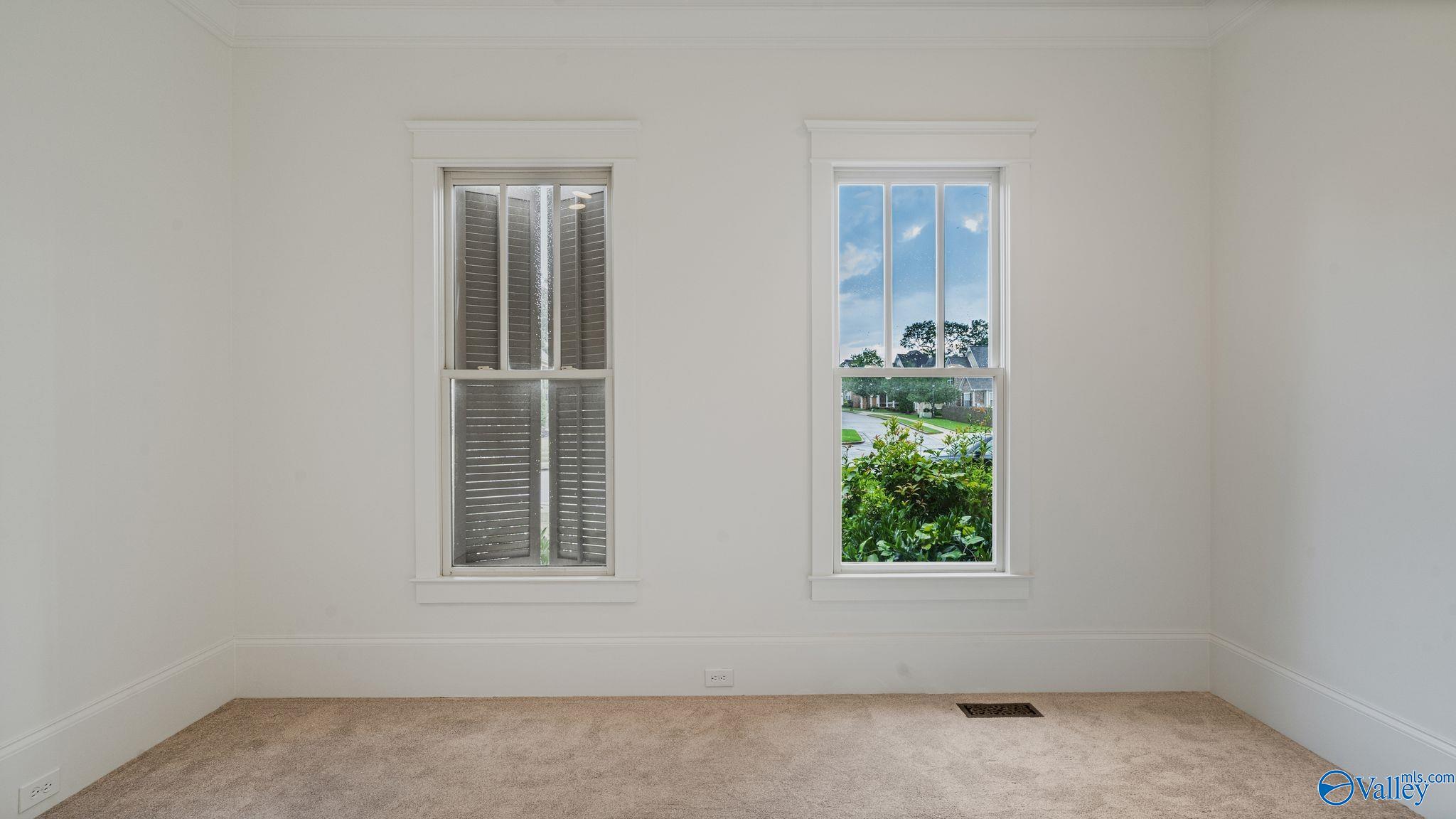 31 Lake Forest Blvd SW