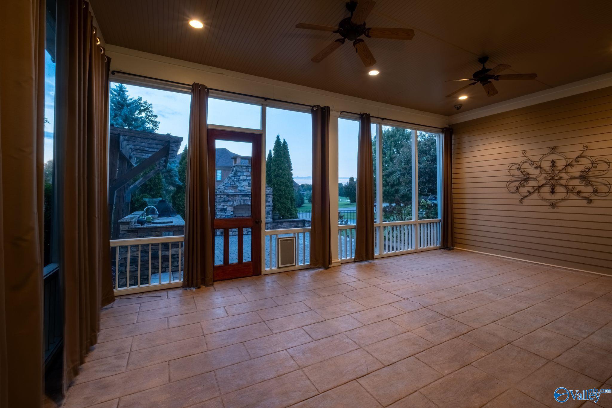 31 Lake Forest Blvd SW