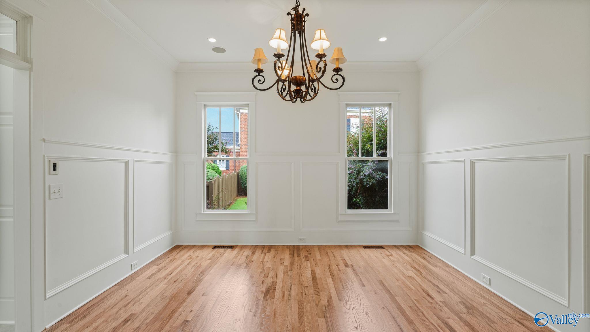 31 Lake Forest Blvd SW