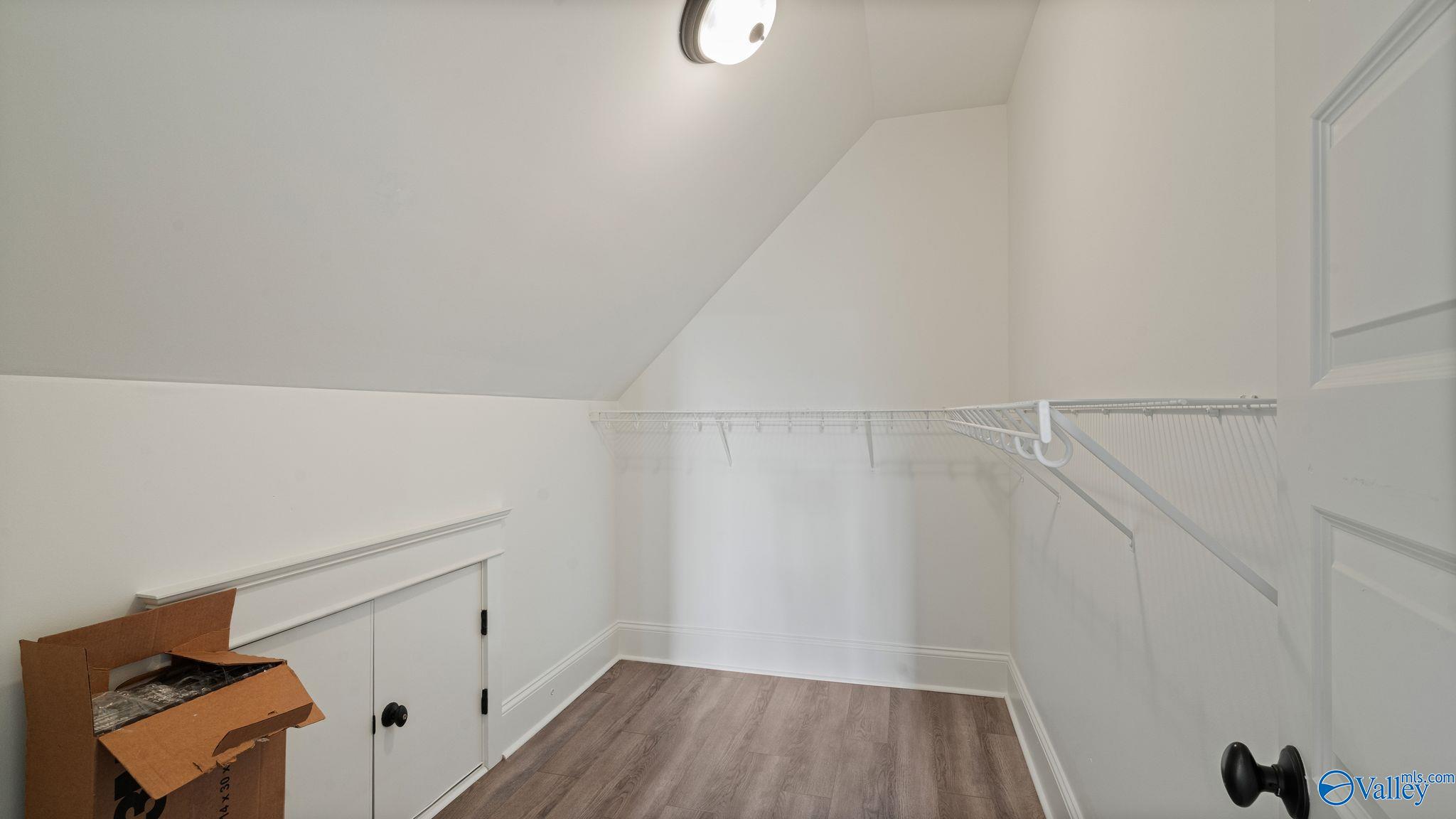 31 Lake Forest Blvd SW