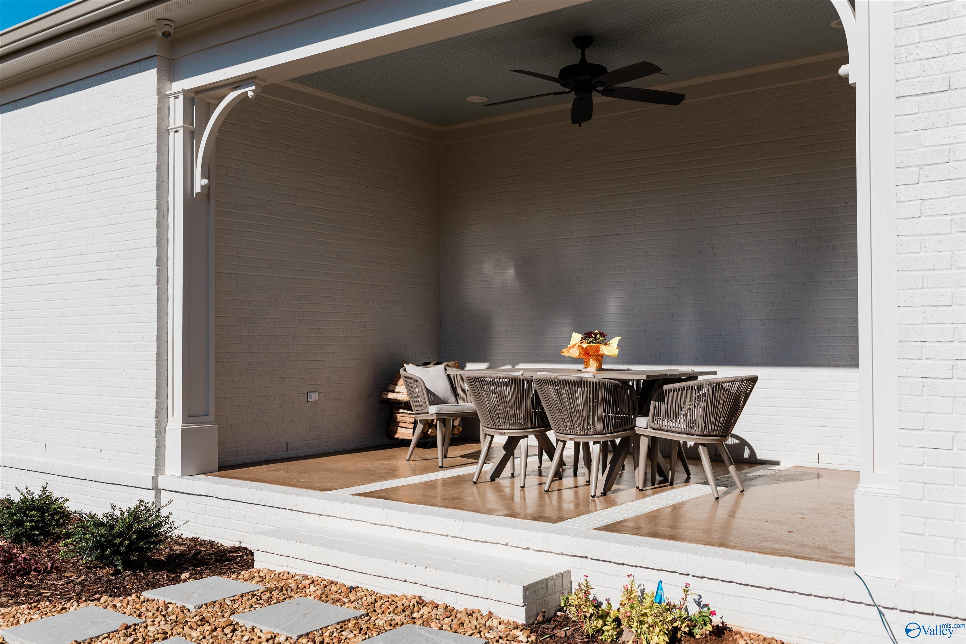 8 Lendon Main Street