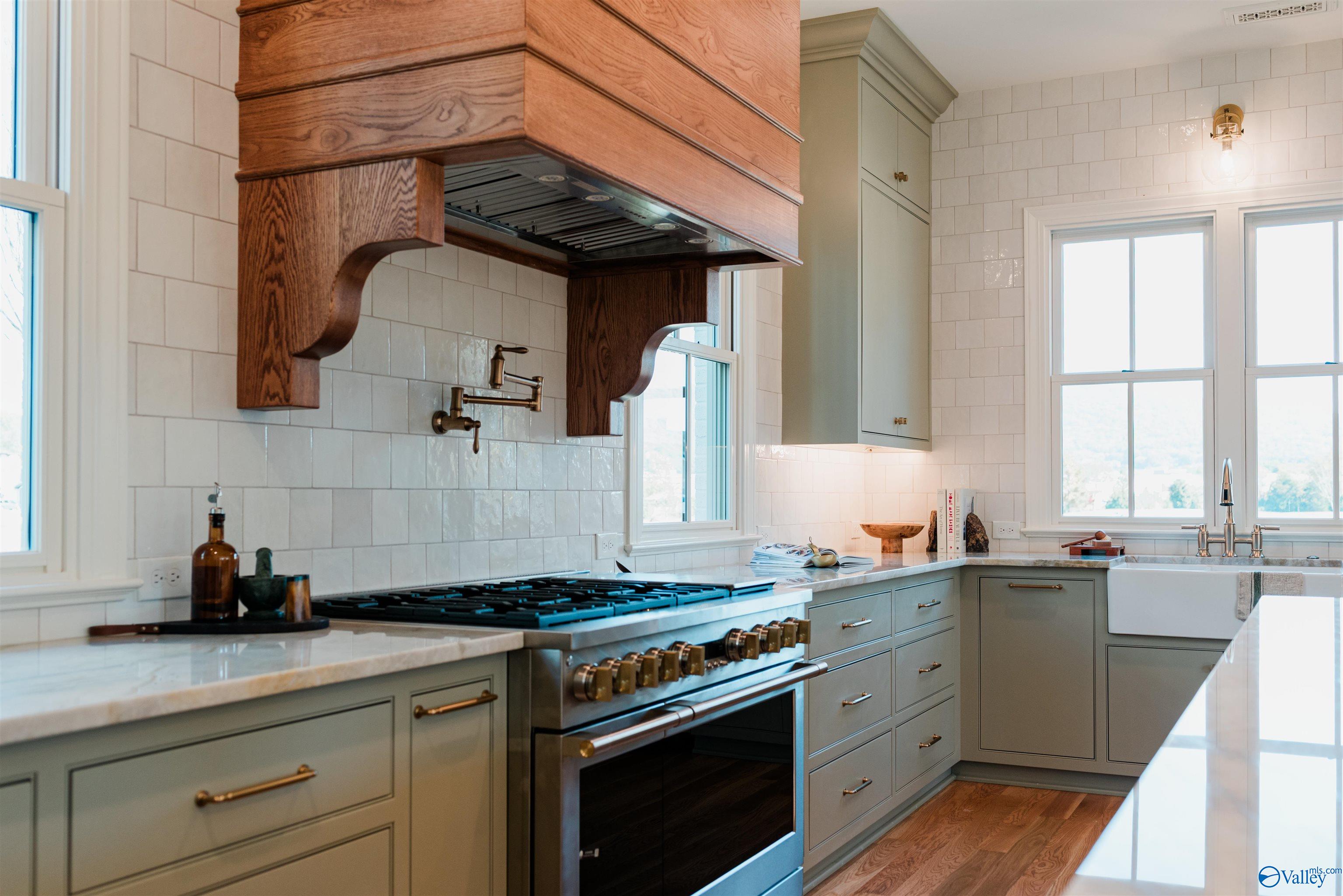 8 Lendon Main Street