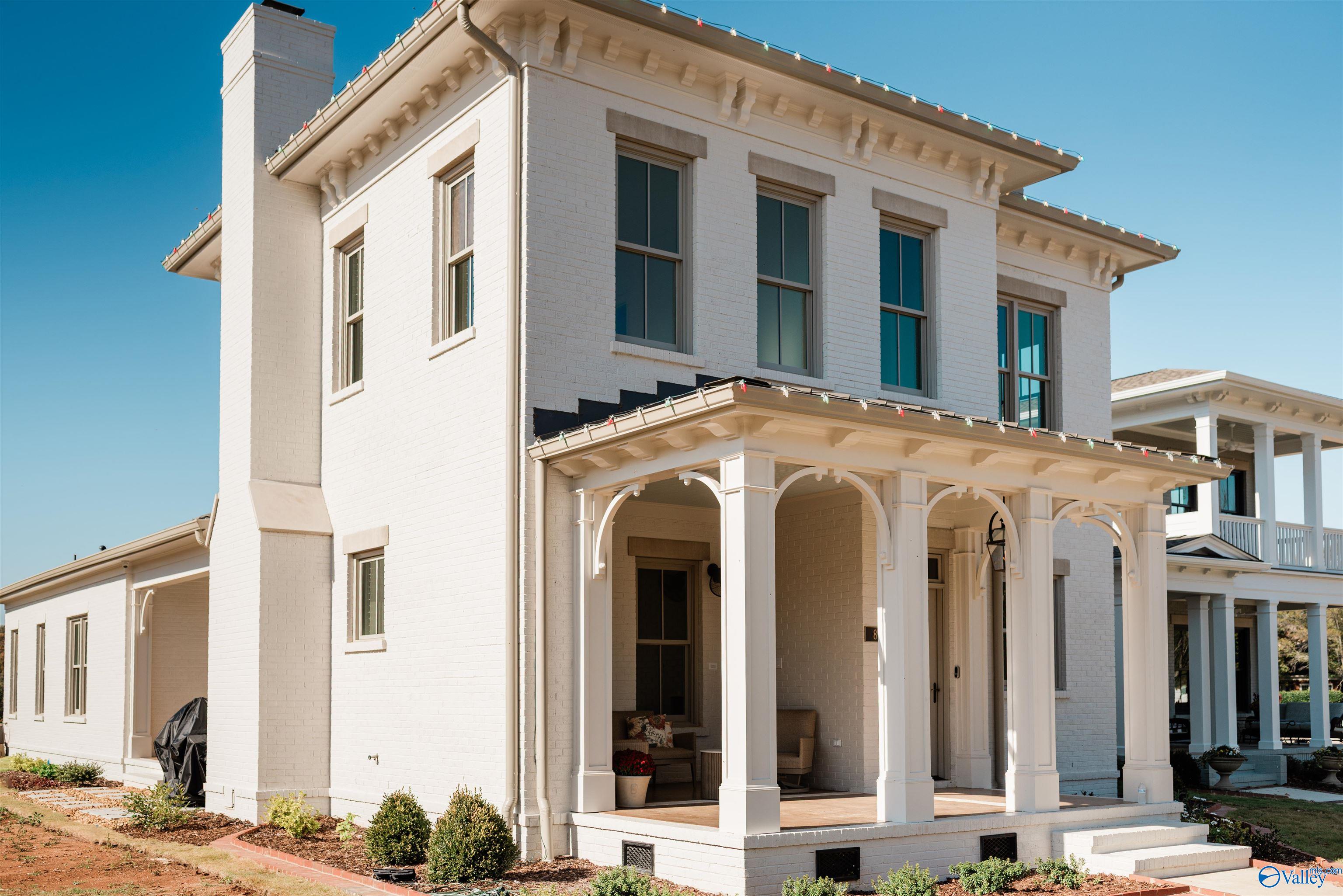 8 Lendon Main Street