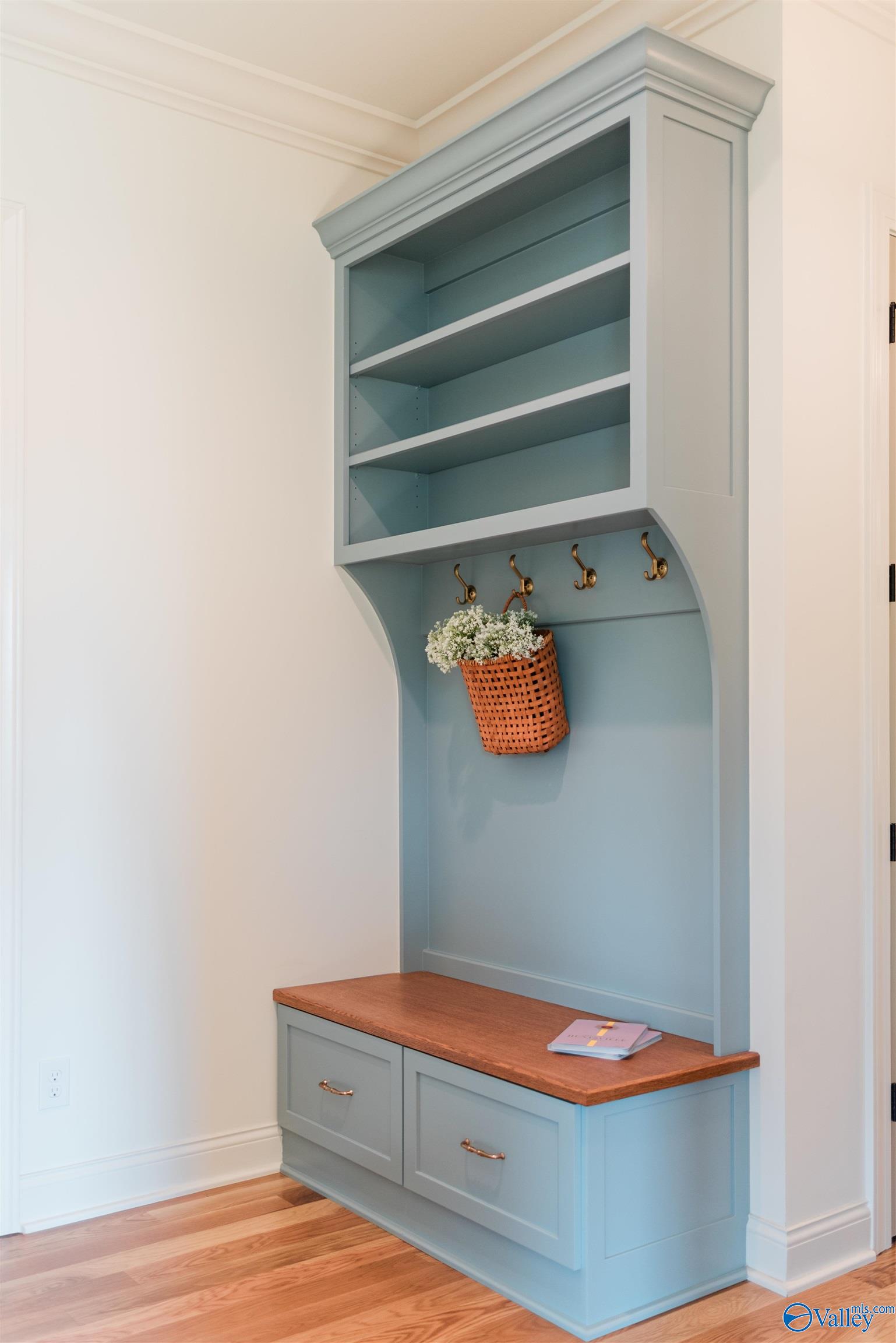 8 Lendon Main Street