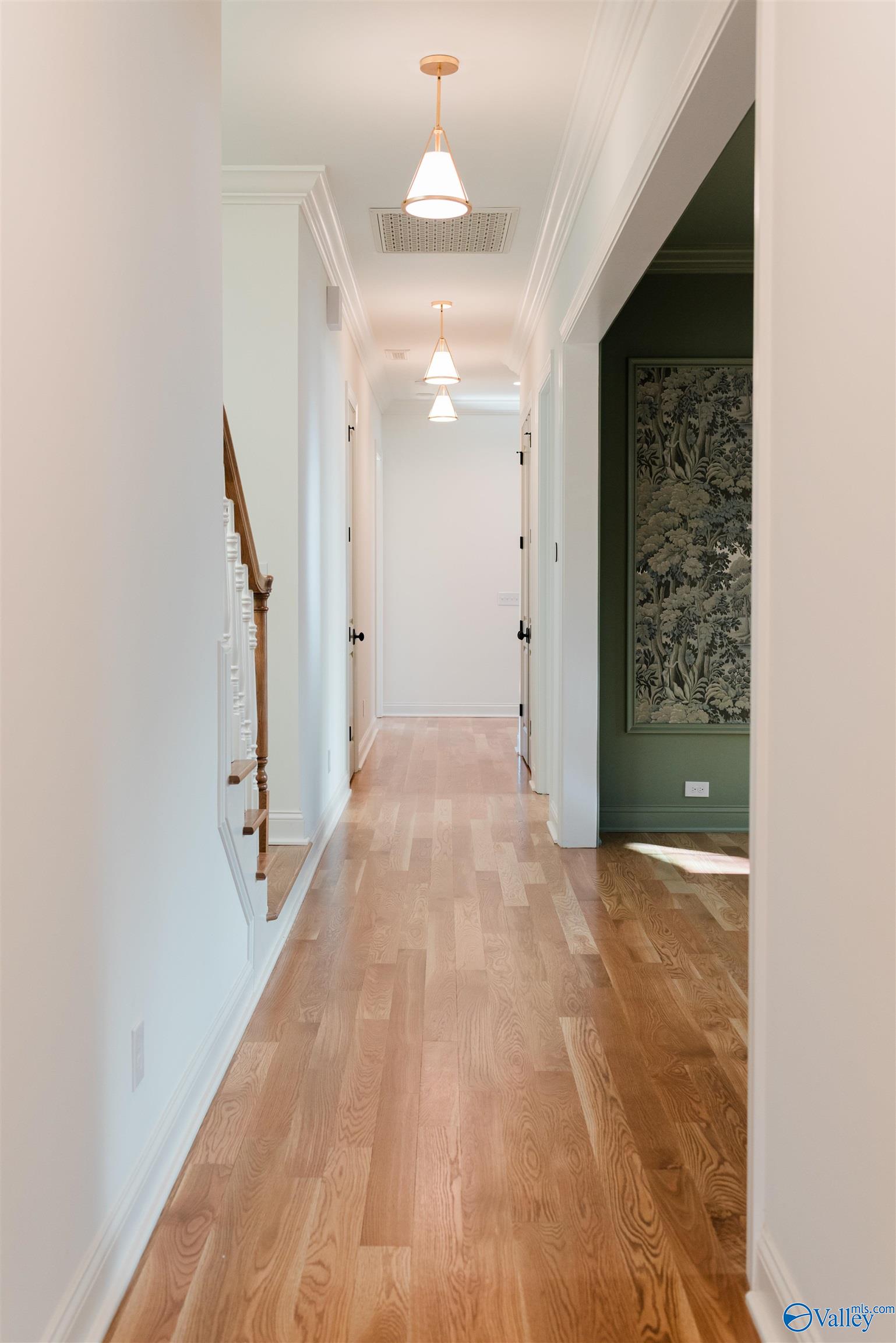 8 Lendon Main Street