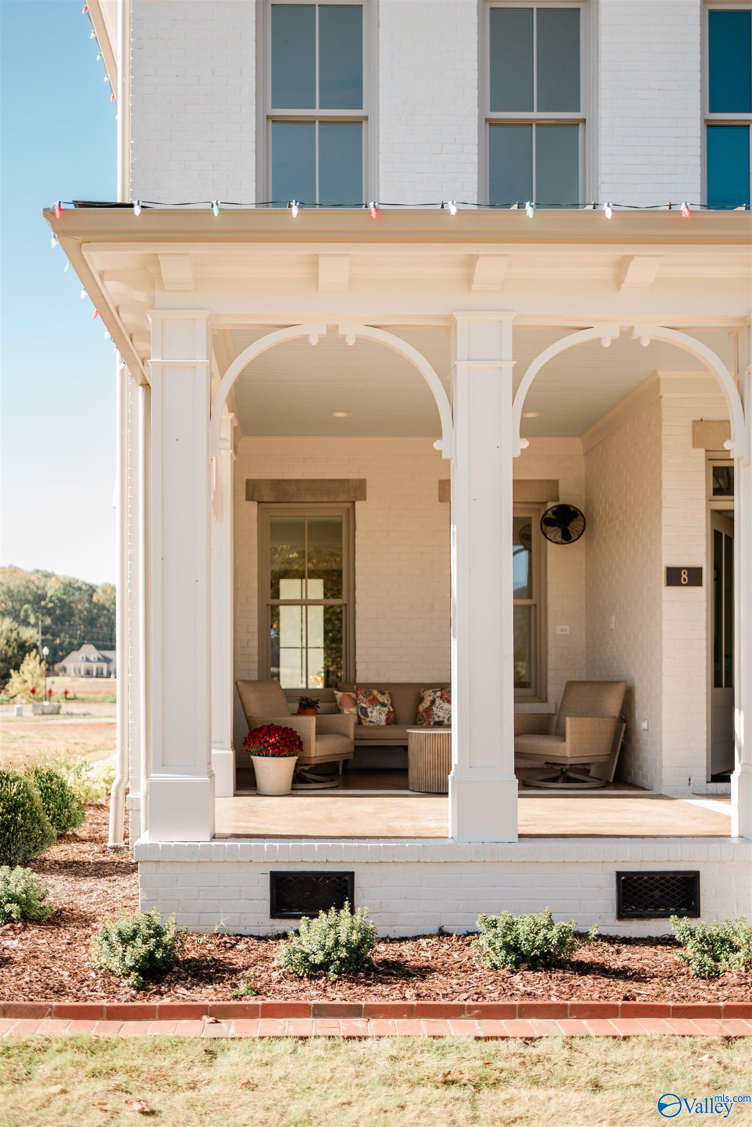 8 Lendon Main Street