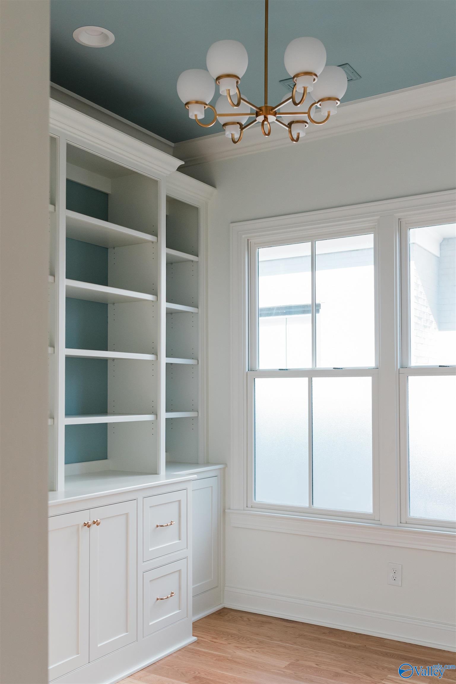 8 Lendon Main Street