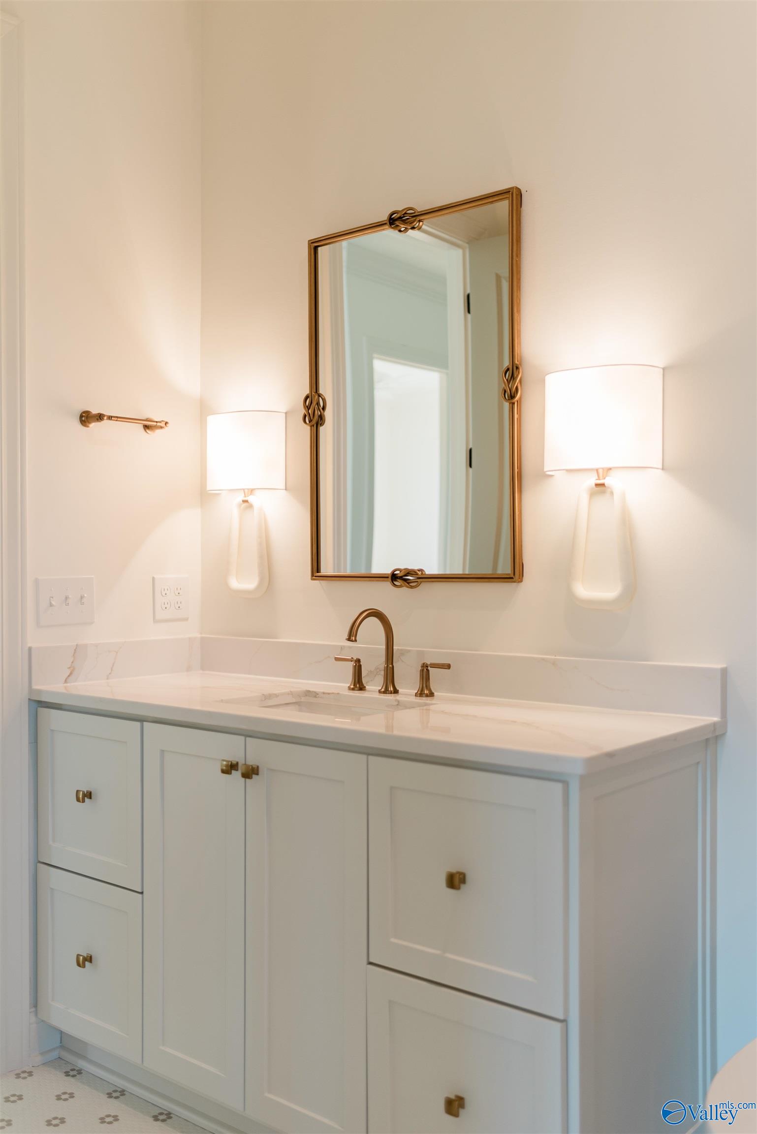 8 Lendon Main Street