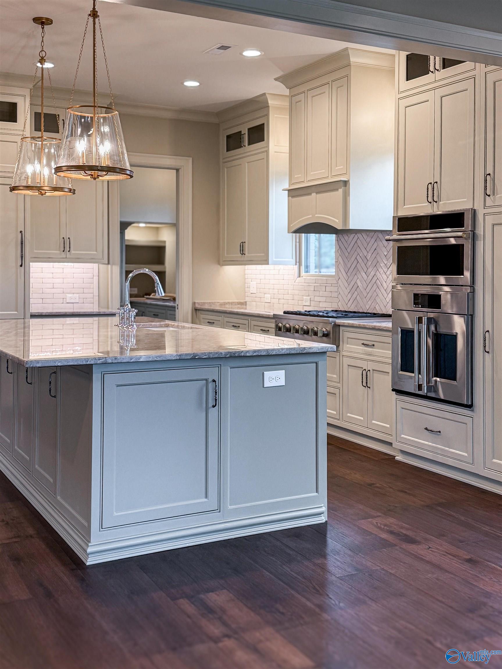 6 Lendon Main Street