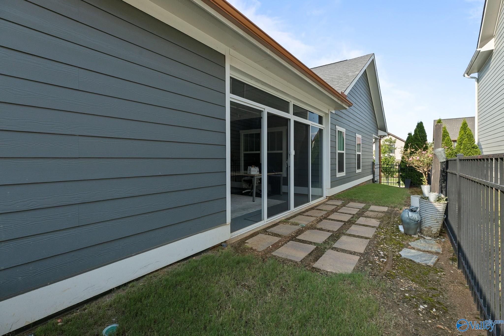 1509 Trek Street