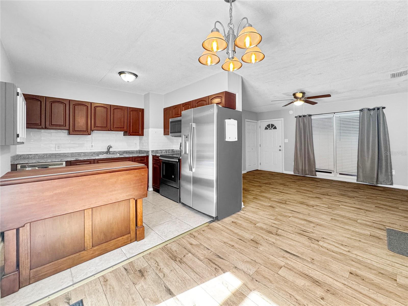 1003 COUNTY ROAD 17A W