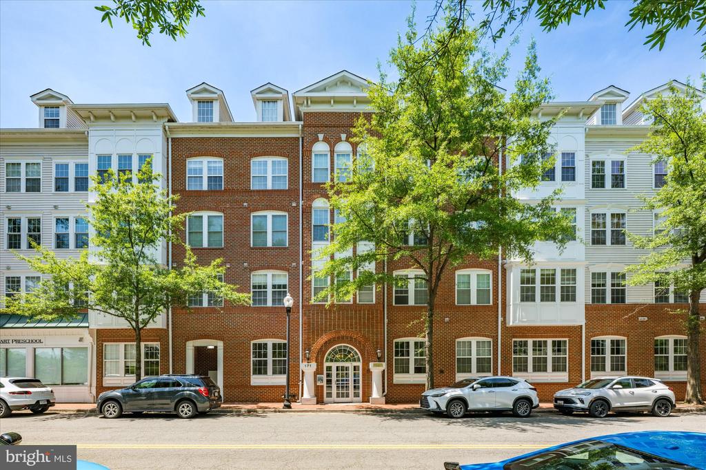 171 SOMERVELLE STREET 303