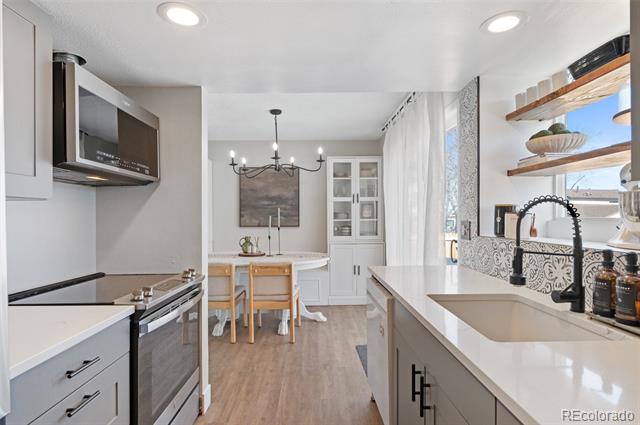 10810 W Alamo Place