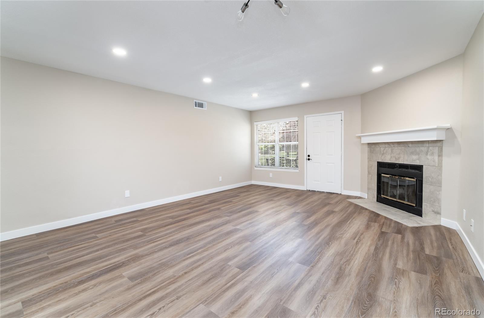 2716 E Otero Place Unit: 6