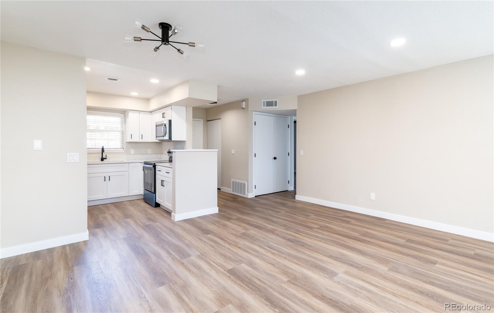 2716 E Otero Place Unit: 6