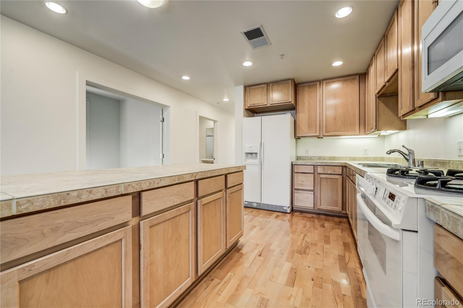 1631 N Emerson Street Unit: 301