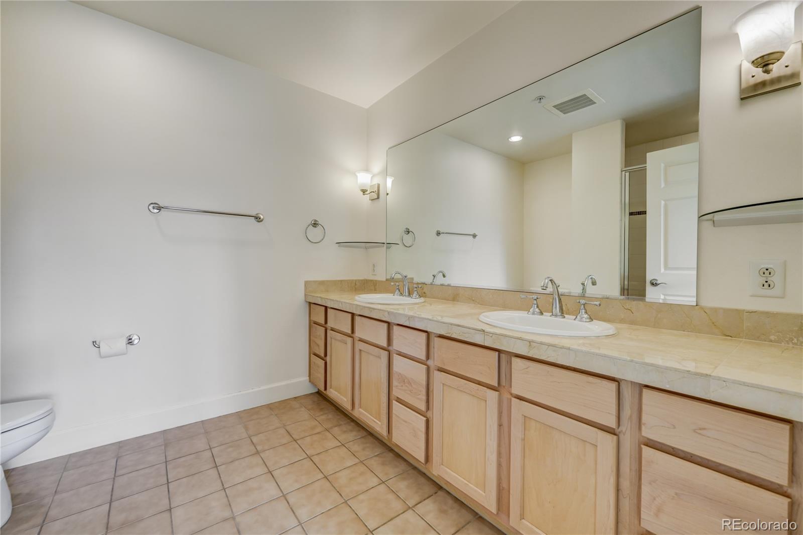 1631 N Emerson Street Unit: 301