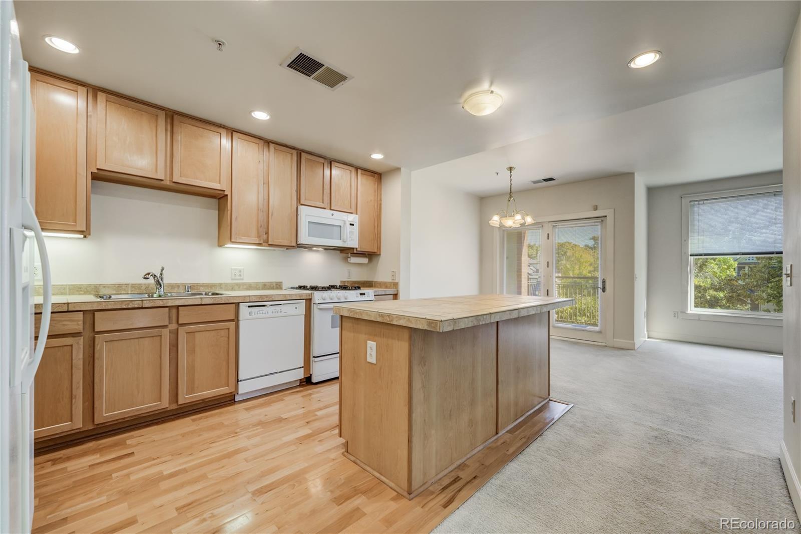 1631 N Emerson Street Unit: 301