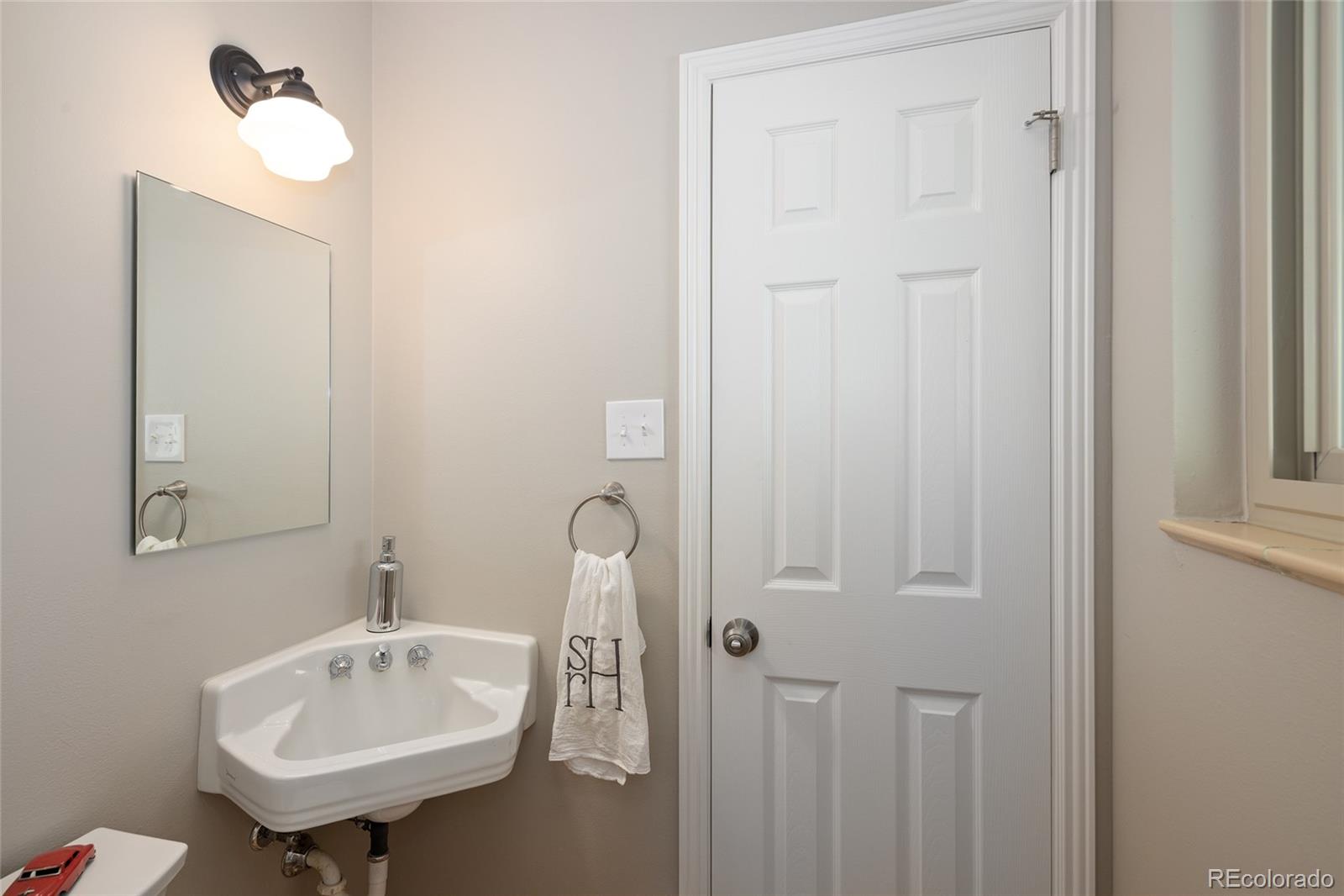 10943 W Exposition Place