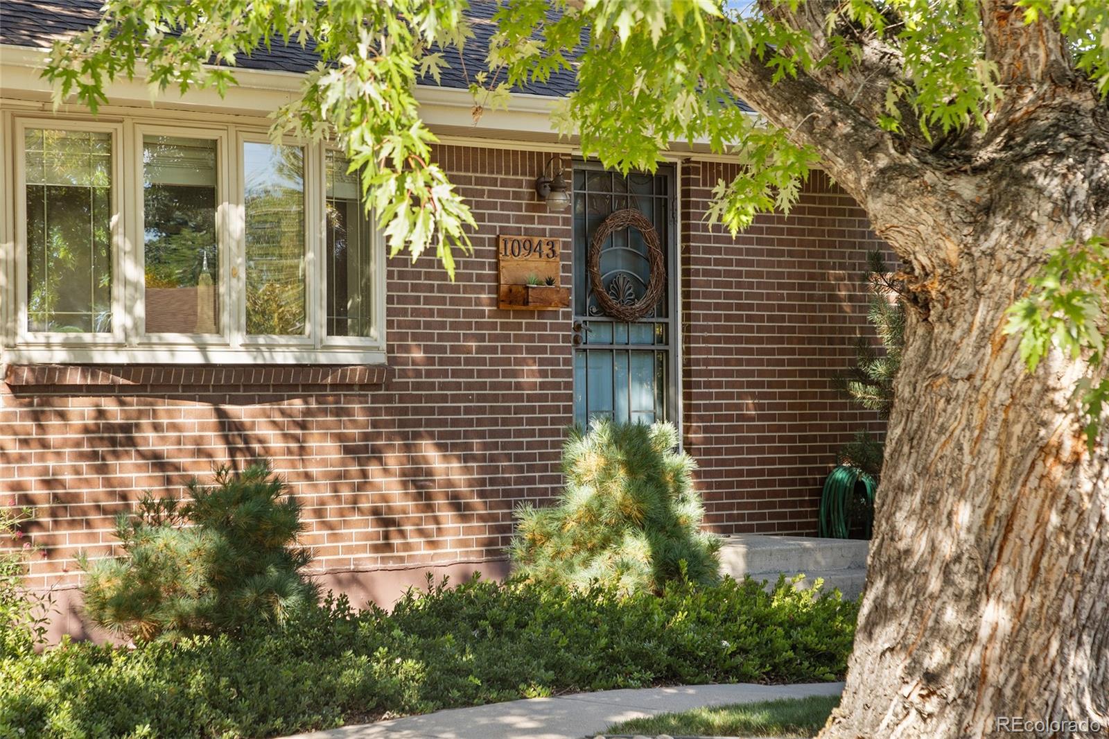 10943 W Exposition Place