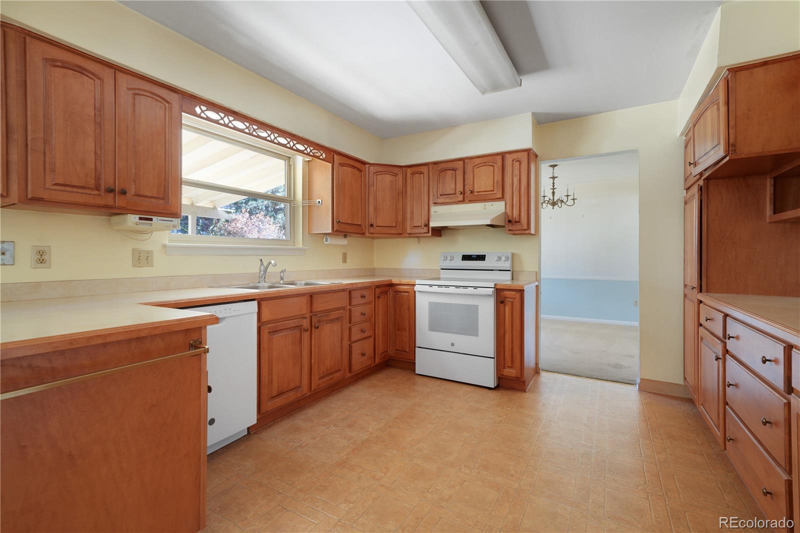 6152 S Kearney Street