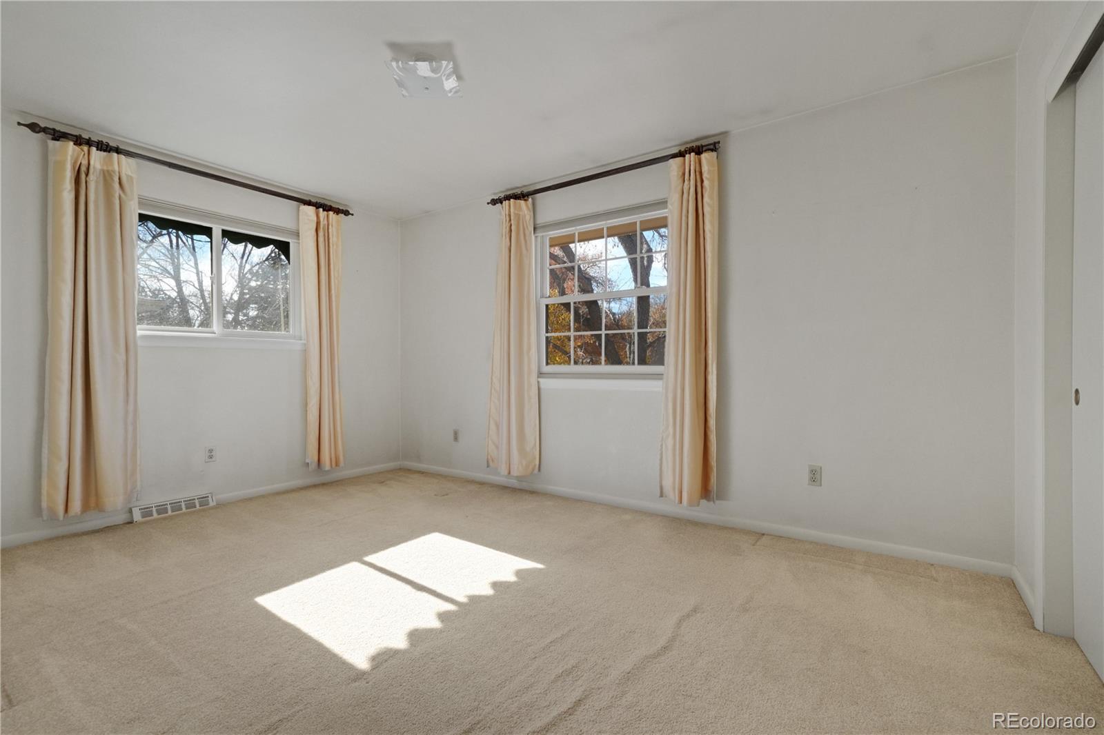 6152 S Kearney Street