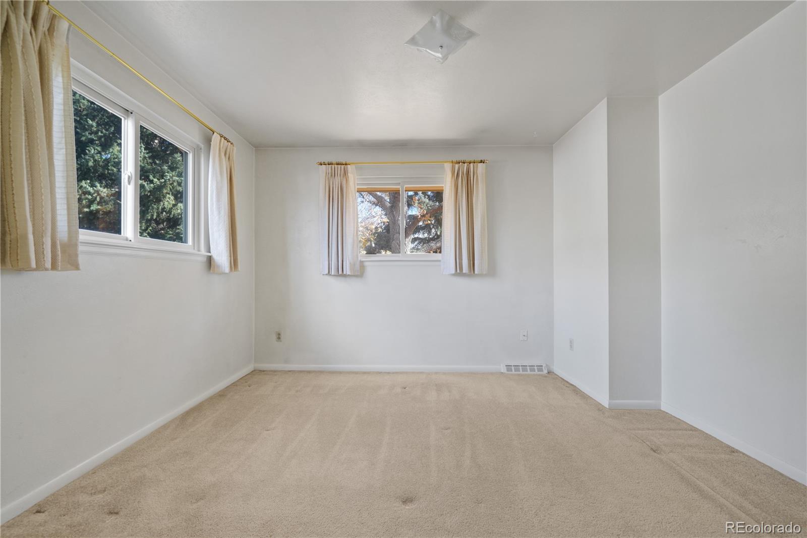 6152 S Kearney Street