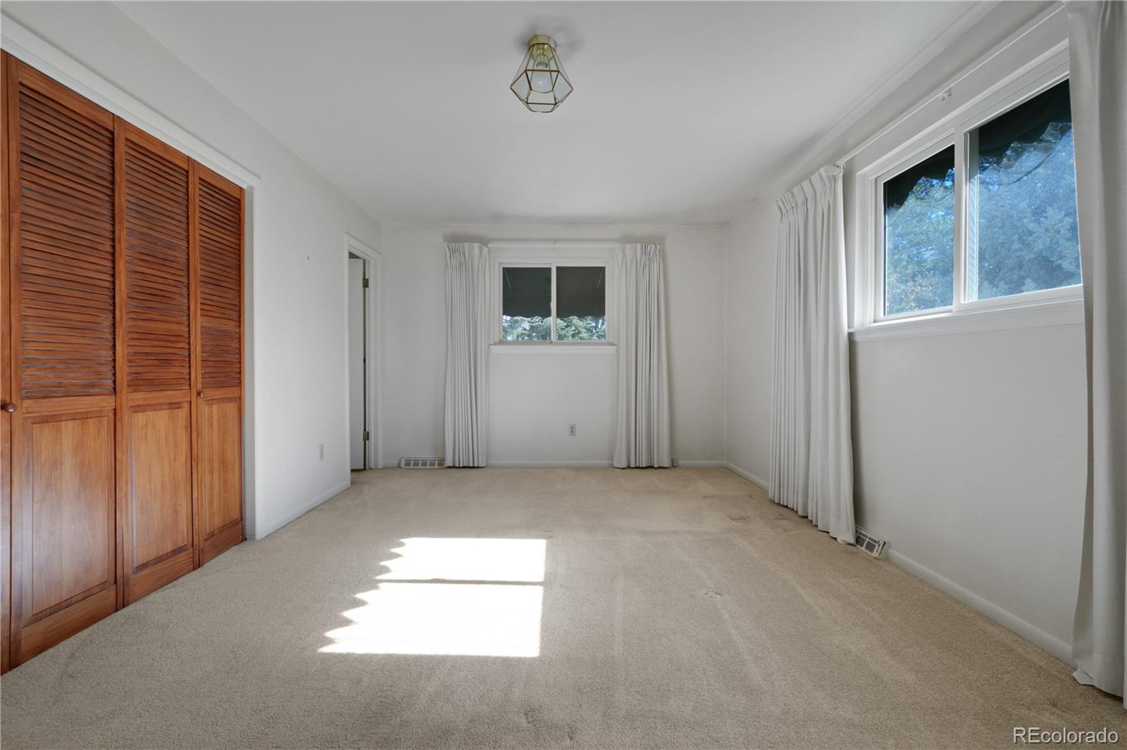 6152 S Kearney Street